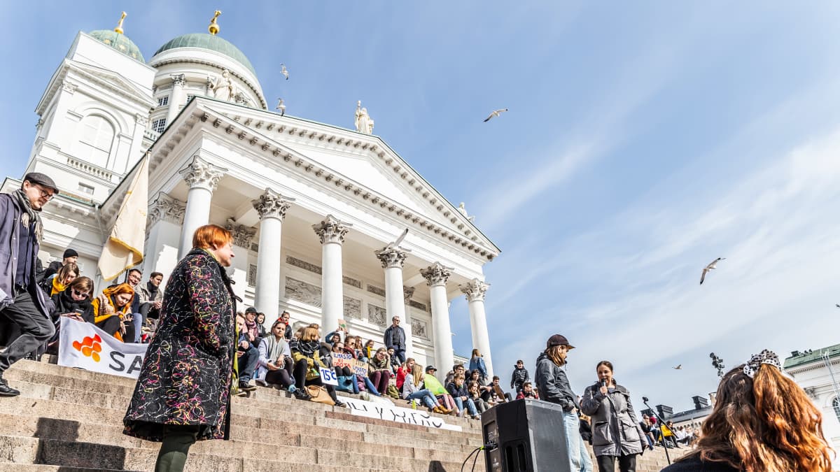 Opiskelijoiden ilmastolakko Senaatintorilla 5.4.2019.