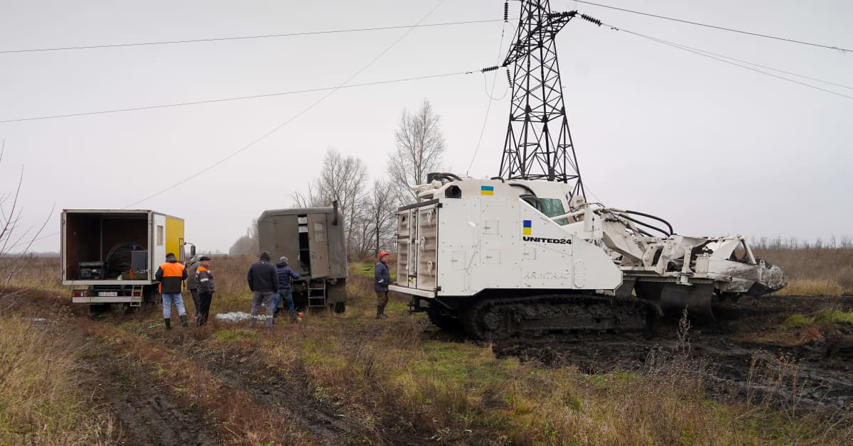Yle Ukrainassa: Miinat ja ammukset estävät voimalinjojen korjaukset lähellä rintamia – “Edeltäjäni kuoli työmaalla miinaonnettomuudessa”