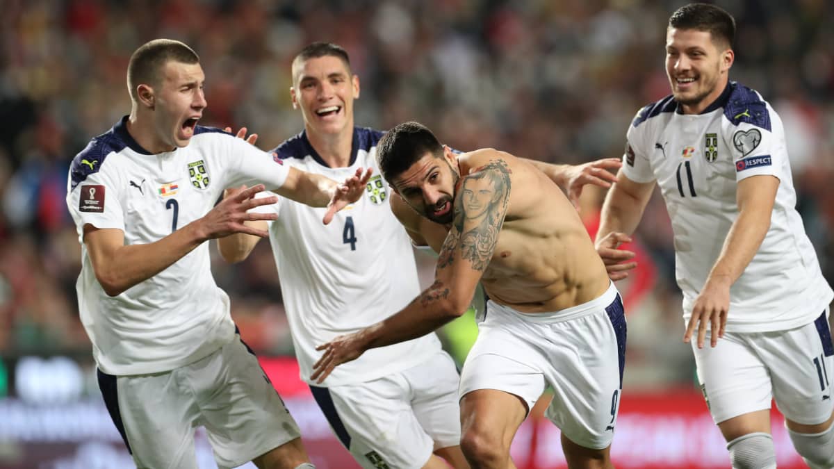 Tässä ovat jalkapallon MM-kisapaikan varmistaneet maat ja suurimmat  yllätykset – tutuista menestyjistä ahdingossa ovat Italia, Portugali ja  Uruguay