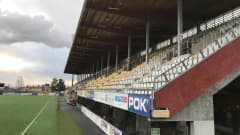 Kuopion keskuskentän jalkapallostadionin katsomo.