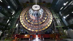 LHC-kiihdyttimen CMS-koeasema avattuna.