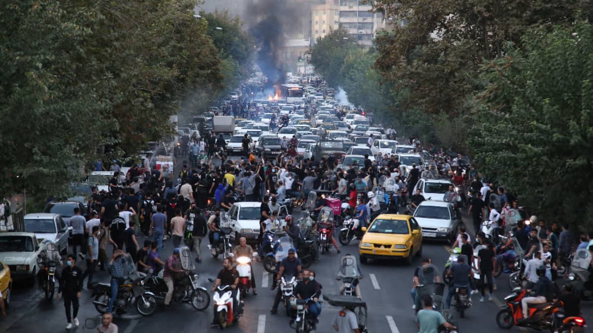 Mielenosoittajat ja poliisi ottivat yhteen Iranin Teheranissa 21. syyskuuta.