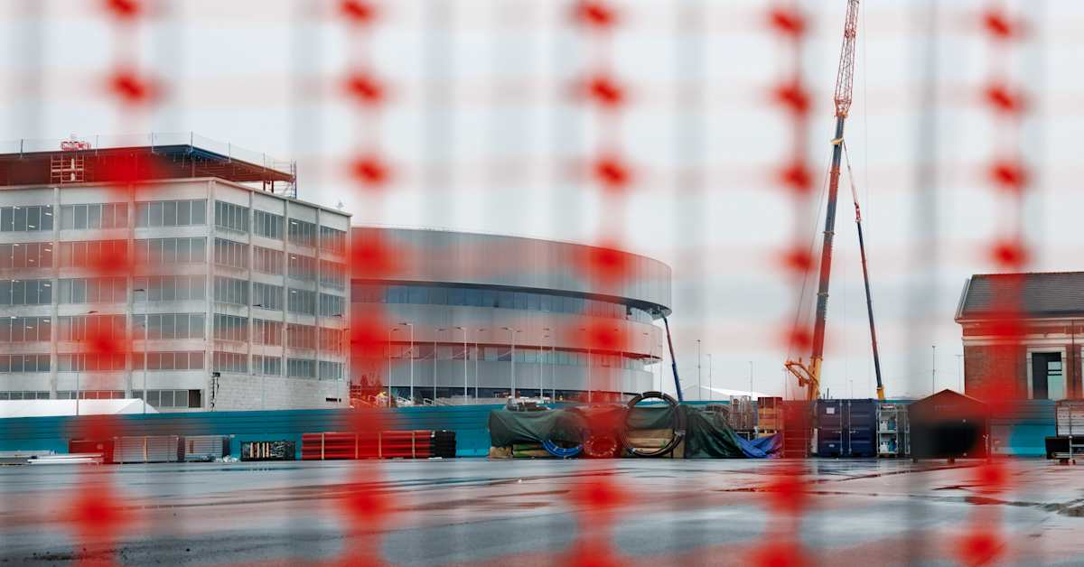 ”Paine ja kiire saavat italialaisista parhaat puolet esiin” – selvitimme, mitä kuuluu talviolympialaisten kohutulle jääkiekkoareenalle