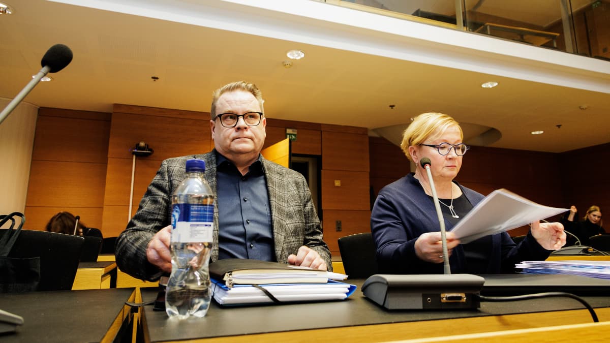 Erityisavustajana toimineelle Kari Jääskeläiselle luettiin 26. tammikuuta 2023 Helsingin käräjäoikeudessa syytteet petoksesta ja virkavelvollisuuden rikkomisesta.