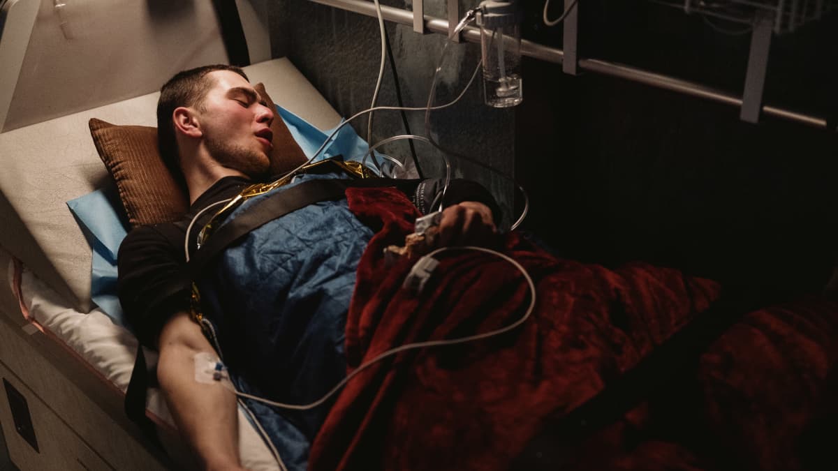 Johnny on vain 22-vuotias. Hään haavoittui rintamalla Ukrainassa.