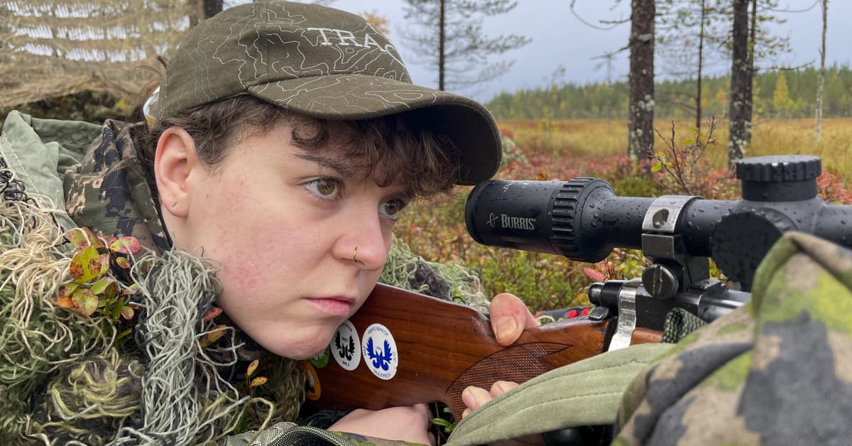 Veera Kivistö, 25, on riistavegaani, joka metsästää välillä ruokansa ...