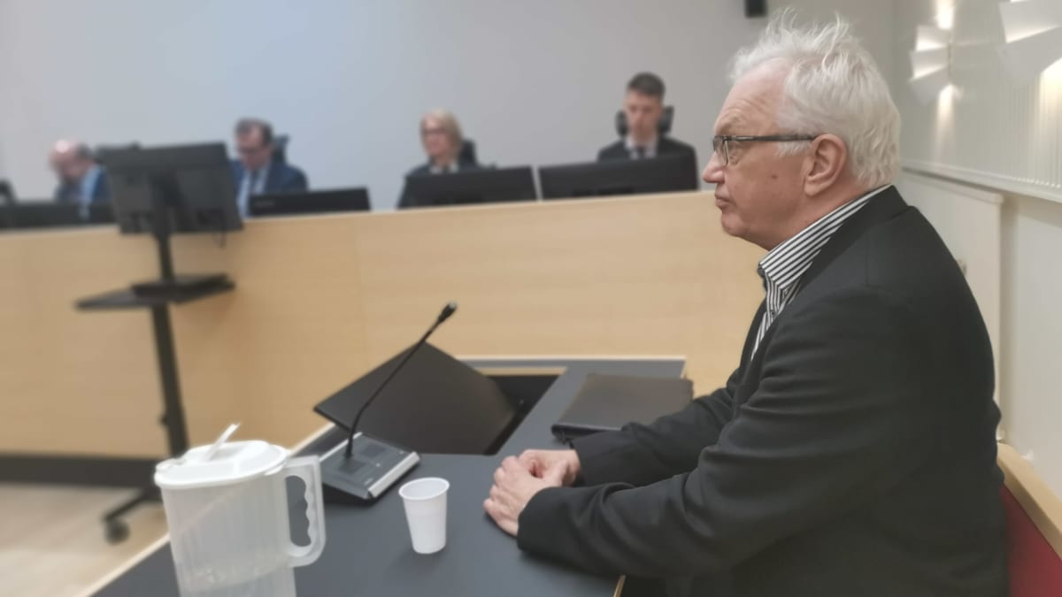 Kittilän kunnan entinen hallintojohtaja Esa Mäkinen korkeimman oikeuden kuulemisessa.
