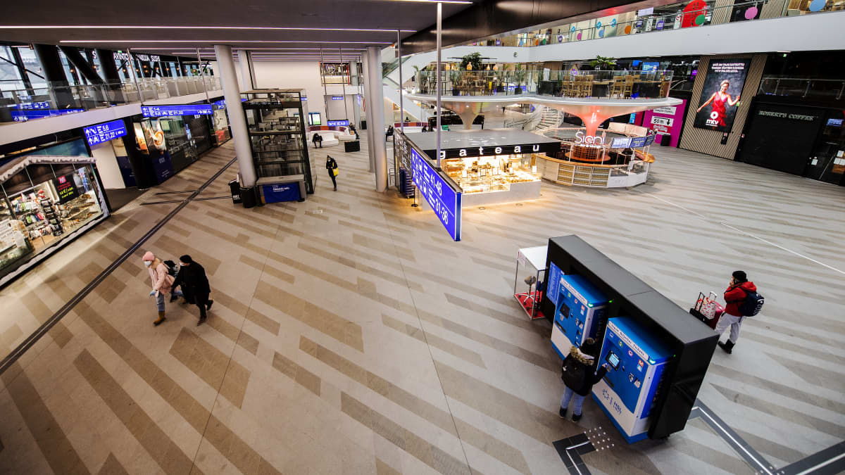 Lähes autio Mall of Tripla maaliskuussa 2021.