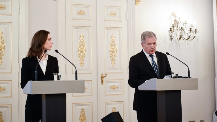 Sanna Marin ja Sauli Niinistö tiedotustilaisuudessa.