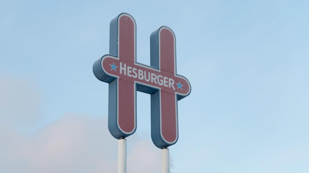 Hesburger-kyltti.