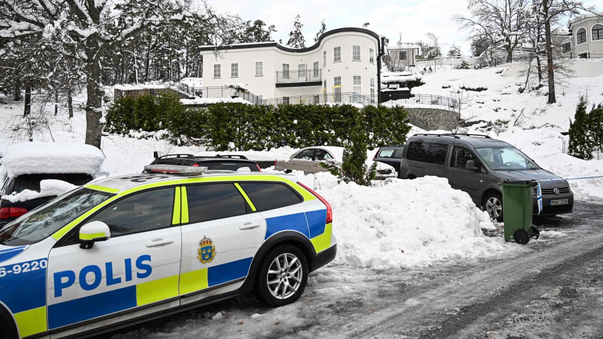 Poliisi on eristänyt asuinalueen Tukholmassa.