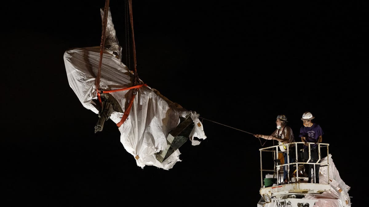 Kristoffer Kolumbusta esittävä patsas poistettiin Chicagossa säilöön viime heinäkuussa sen  jälkeen, kun se oli vandalisoitu ja sen poistamiseksi oli osoitettu toistuvasti mieltä.