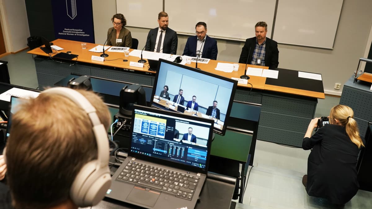 Keskusrikospoliisin tiedoitustilaisuus Psykoterapiakeskus Vastaamon liittyvän esitutkinta- ja oikeusprosessin etenemisestä asianomistajien osalta 26. huhtikuuta. 