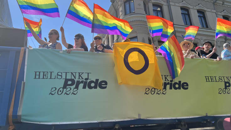 Pride-kulkue Esplanadilla Helsingissä.