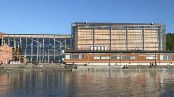 Lahden Sibeliustalo kuvattanut Vesijärveltä päin kesäkuussa 2021.