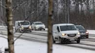 Autoliikennettä talvisäässä