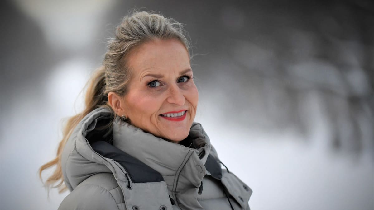 Fitnessidrottaren Agneta Honkala i ett vintrigt Korsholm.