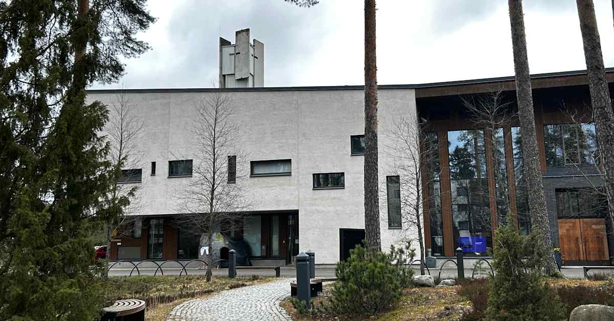 Hollolan pääsiäisjumalanpalveluksesta uutta tietoa: Kirkkoherra joutunut sairaalaan