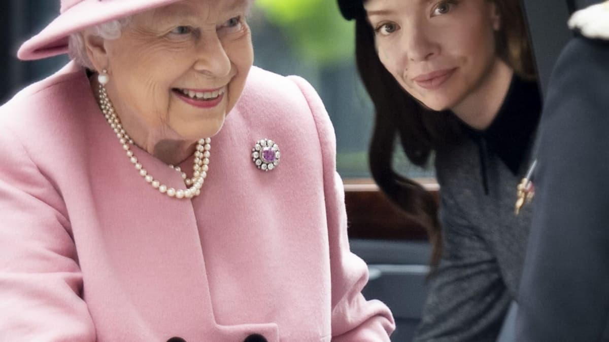 Jonna Janetzkon kuva on manipuloitu niin, että hän näyttäisi esiintyvän itsensä Englannin kuningatar Elisabethin kanssa samassa autossa