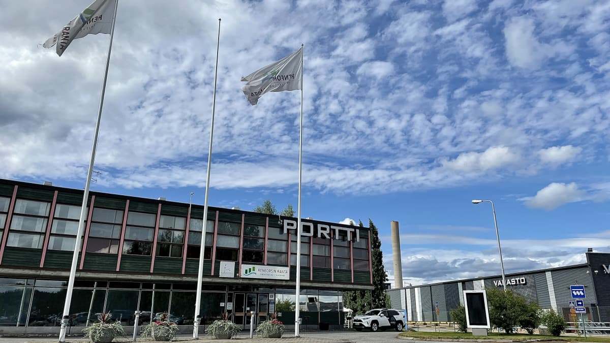 Renforsin rannan yritysalueen portti Kajaanissa.