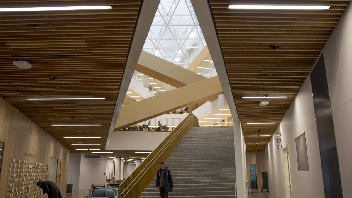 Aalto-yliopiston kauppakorkeakoulun ala-aula.
