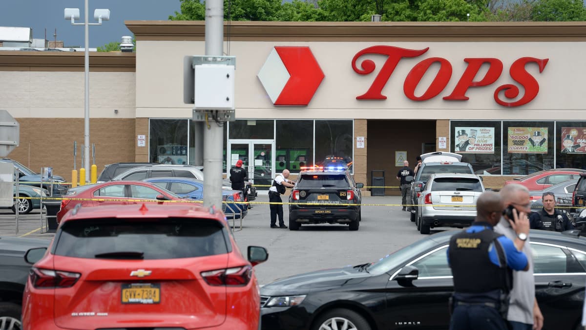 Kymmenen ihmistä ammuttiin kuoliaaksi marketissa Yhdysvaltain Buffalossa