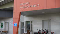 Muonion uuden terveyskeskuksen pääsisäänkäynti ulkoapäin kuvattuna.