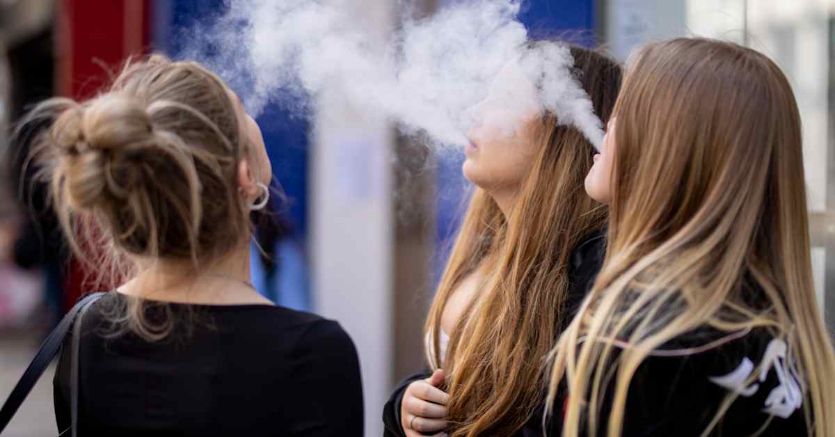 Britannia laittoi kovat piippuun: nuorilta loppuu tupakan osto eliniäksi – Suomi eri linjoilla