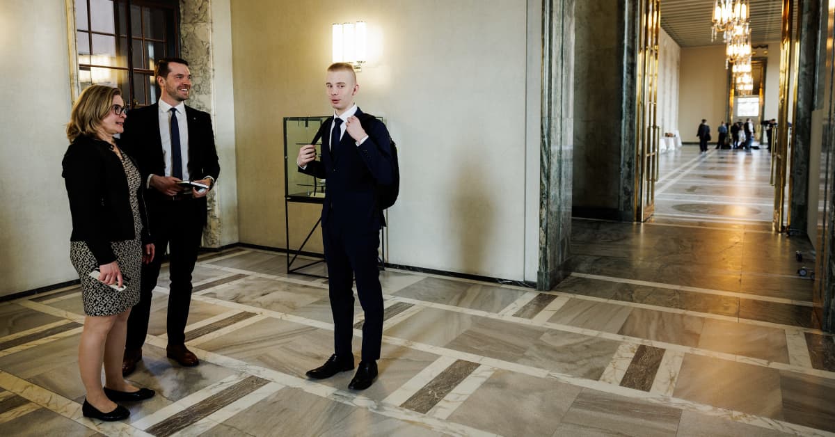 Новоизбранный парламент начинает свою работу – мандаты депутатов ...