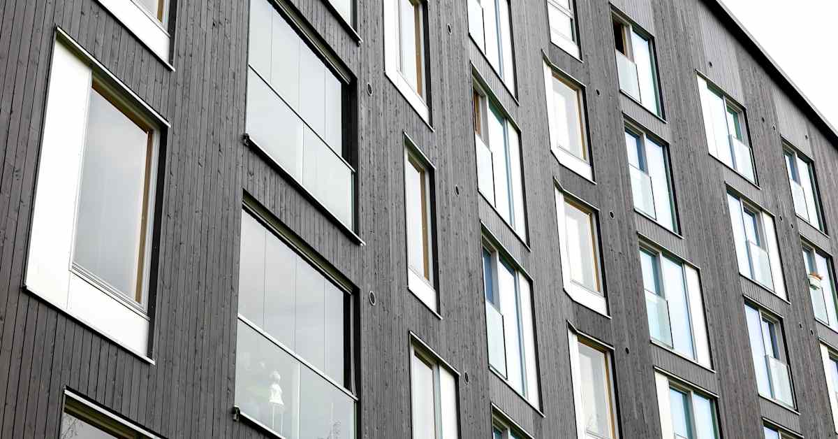 Lakean Omaksi-sopijat hakevat turvaamistoimea estääkseen asuntojensa myynnin