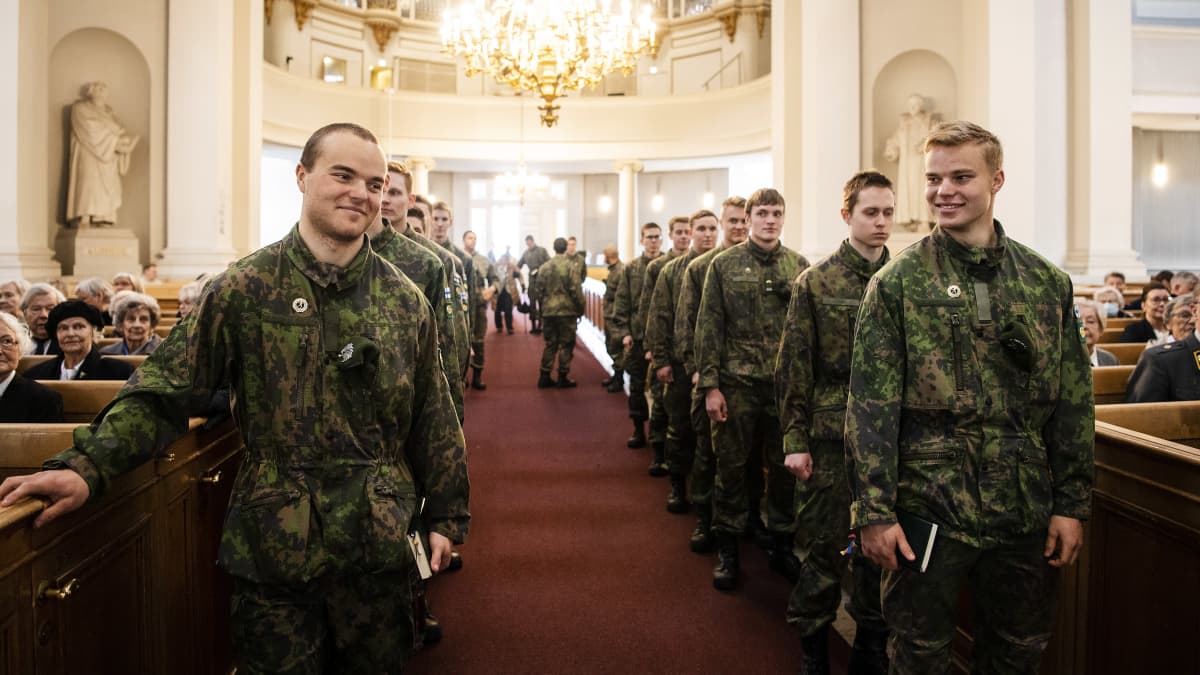 Puolustusvoimain lippujuhlan päivän valtakunnallinen paraati järjestettiin 4. kesäkuuta 2022 Helsingin keskustassa.