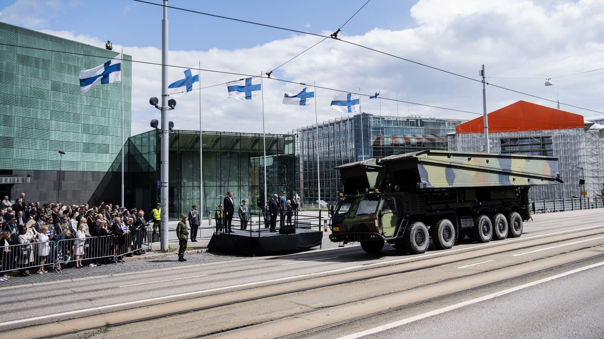 Puolustusvoimain lippujuhlan päivän valtakunnallinen paraati järjestettiin 4. kesäkuuta 2022 Helsingin keskustassa.