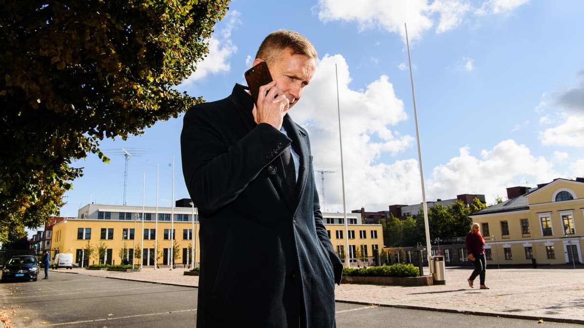 Ulkoministeriön konsulipäällikö Jussi Tanner kommentoi viisumiasioita Ylelle.