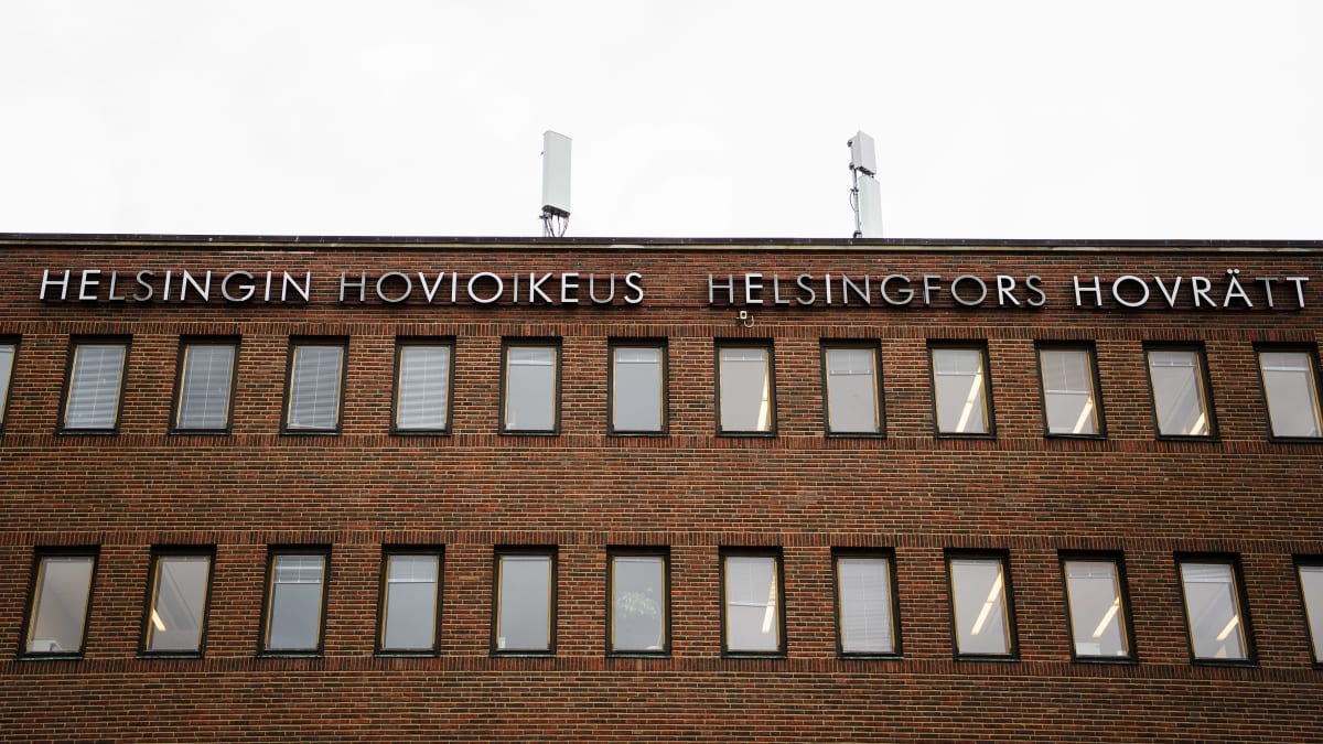 Helsingin hovioikeuden kyltti syyskuussa 2022.