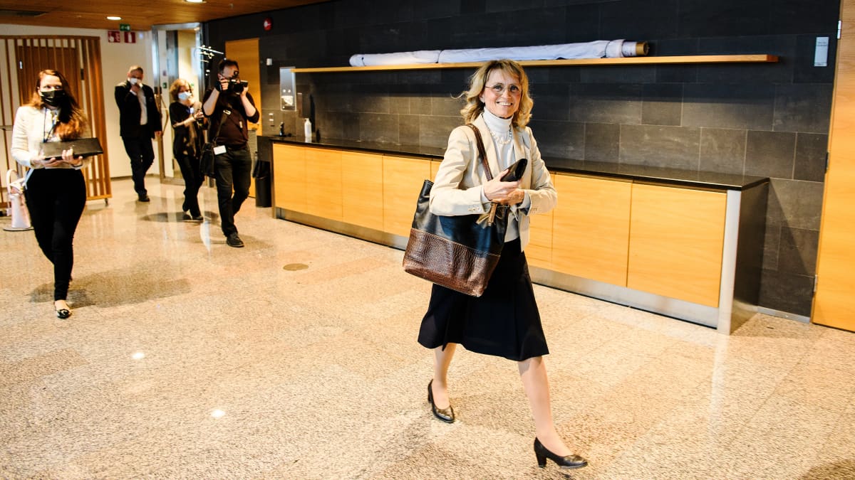 Kansanedustaja Päivi Räsänen kommentoi syytteidensä hylkäämistä eduskunnan Pikkuparlamentin kansalaisinfon tiloissa 30. maaliskuuta.