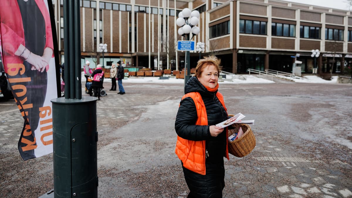 Ulla Kaukola on ehdolla eduskuntaan Uudeltamaalta SDP:n ehdokkaana.