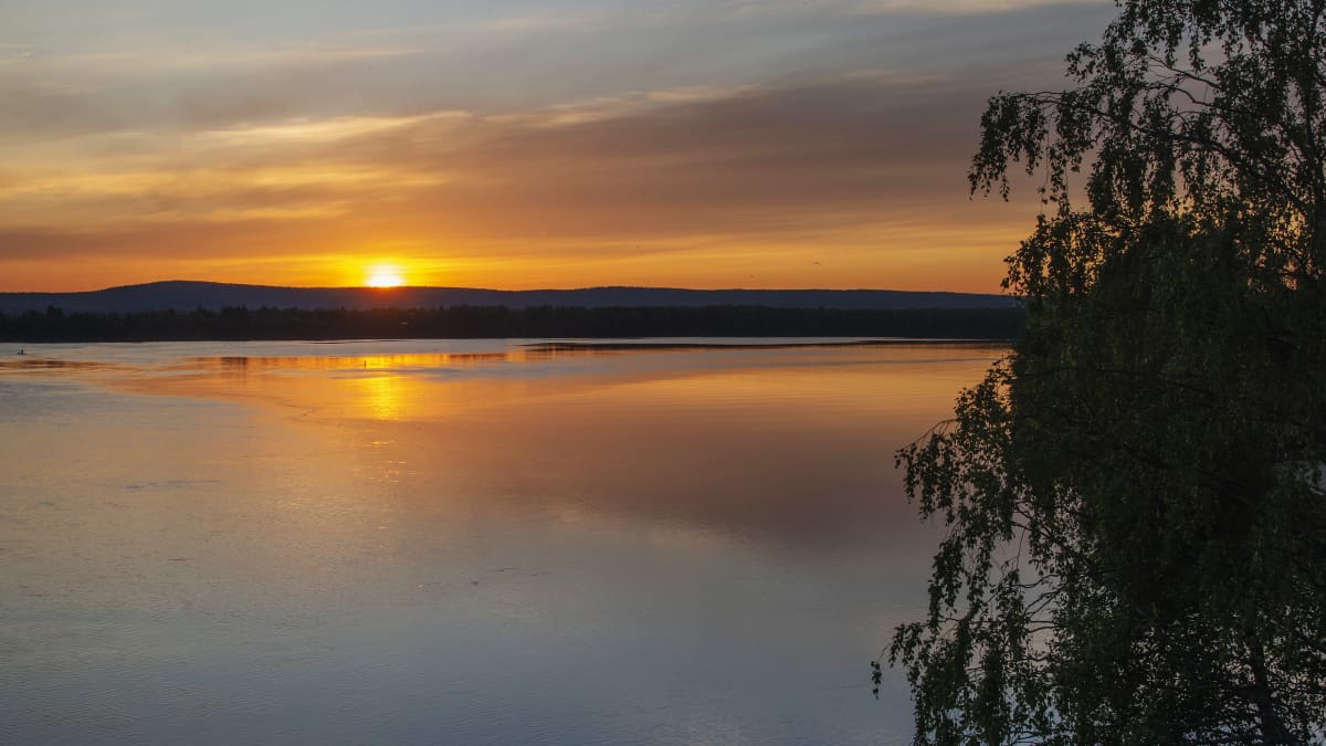 Kuvassa on yötön yö Rovaniemellä kesäkuussa 2020.