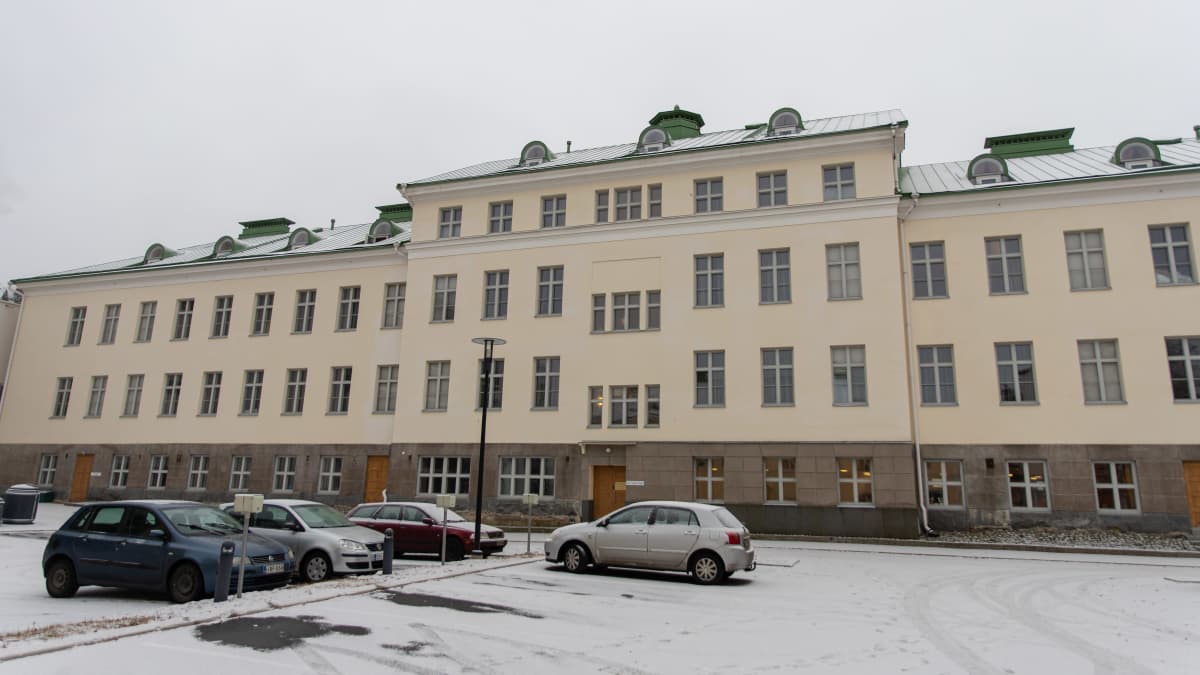 Rauhan sairaalan entinen päärakennus.
