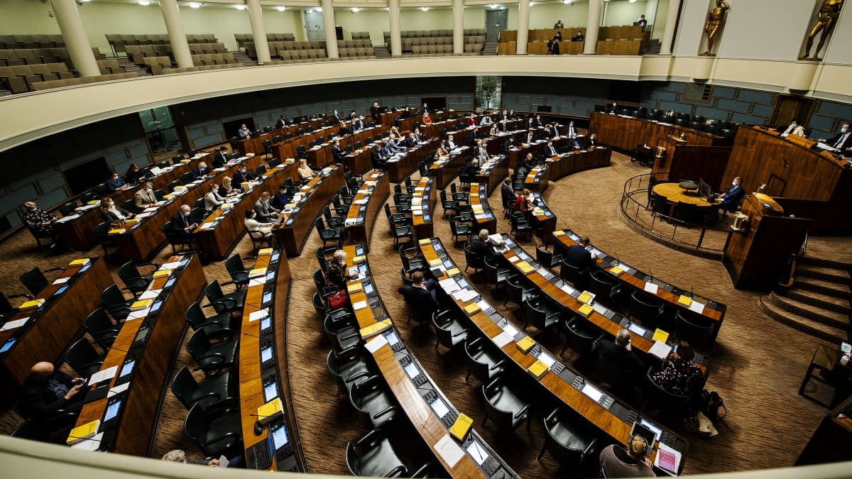 Hallitus vastasi 24. marraskuuta perussuomalaisten, kokoomuksen, kristillisdemokraattien ja Liike Nyt -puolueen välikysymykseen eduskunnassa.