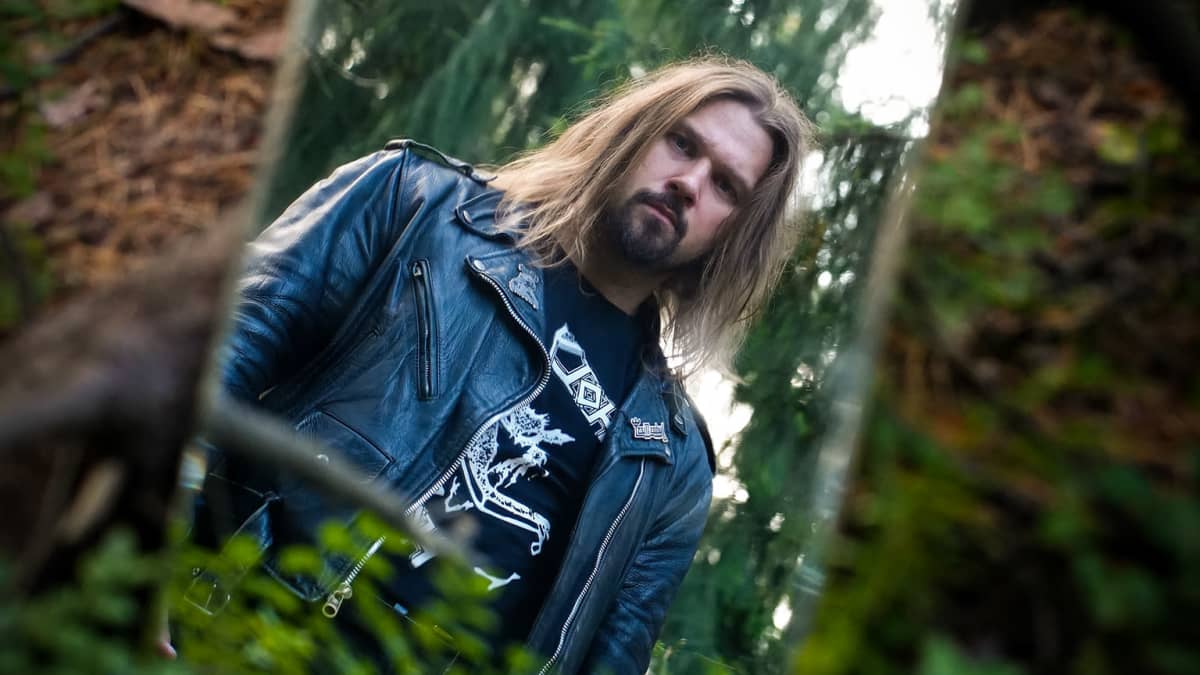 Metallimuusikko Harri Kuokkanen. 