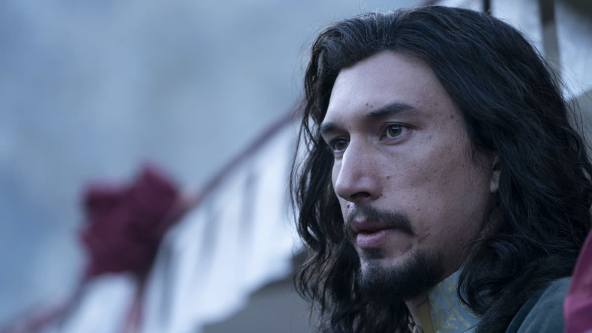 Pitkätukkainen Adam Driver Jacques LeGrisin roolissa.