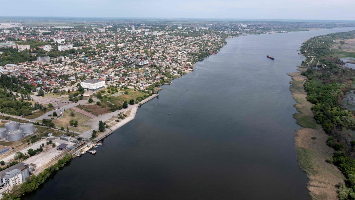 Dnepr-joki ja Hersonin kaupunki ilmasta käsin kuvattuna vuonna 2020.