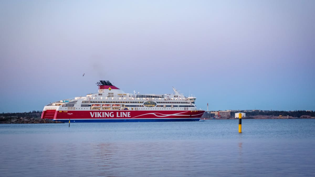 Viking XPRS lähdössä Helsingistä.