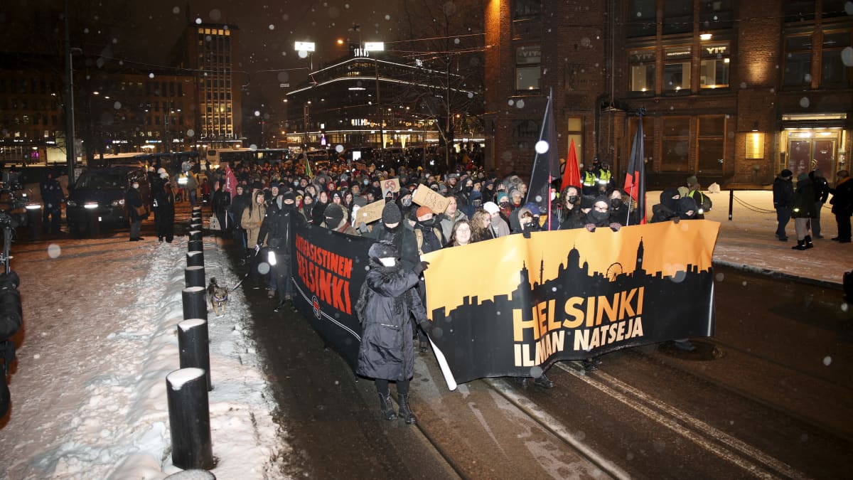 Helsinki ilman natseja -mielenosoitus kulki Helsingin keskustassa.