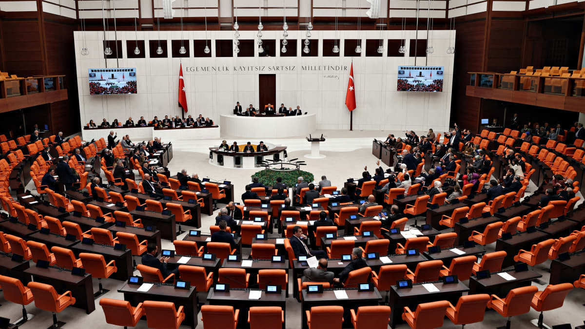 Turkin parlamentin rakennus sisältä 30. maaliskuuta 2023.