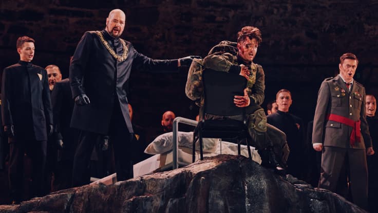 Timo Riihonen, Johan Krogius ja Tapani Plathan esiintyvät Aida-oopperassa Savonlinnan Oopperajuhlilla 2022.
