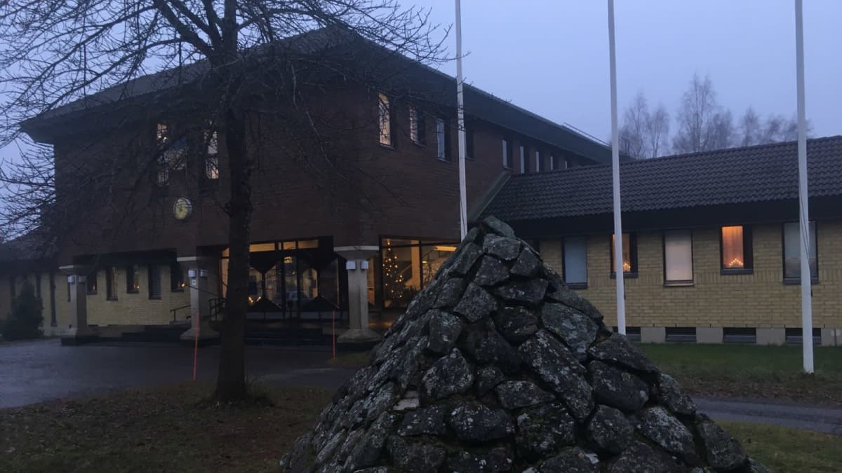 Pomarkun Kunnanjohtajan Teht v Haki 11 Ihmist Yle Uutiset