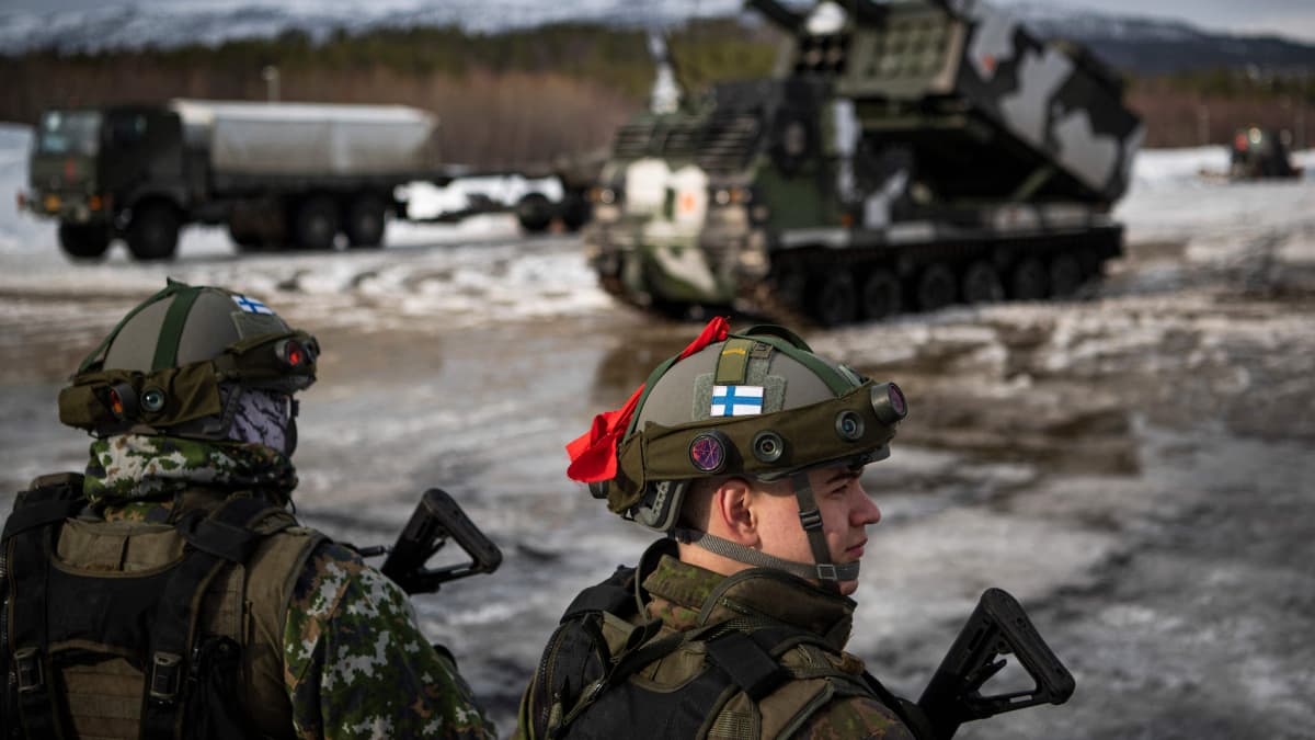 Suomalaisia sotilaita Naton sotaharjoituksessa.
