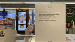 R-kioski Sotkamossa loppuu kesäkuussa, kuva kioskin sisältä ennen helatorstaita 2023.