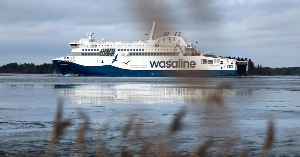 Matkustimme Uumajaan laivalla, joka ladataan isolla töpselillä